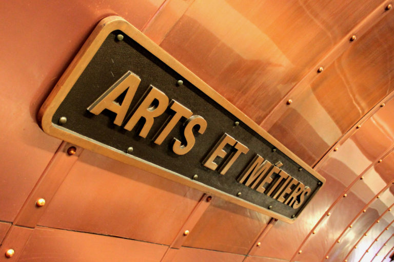 Arts Et Metiers signage